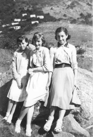 274: l-r Regina Rose, Clarissa Ennis, Mary Norman. (circa 1956) [courtesy of Lorna Richardson]  - Regina daughter of Raymond Rose &amp;amp; Catherine Ryan; Clarissa daughter of Vincent Ennis &amp;amp;  Mary Carroll; Mary daughter of John Norman &amp;amp; Mary Farget